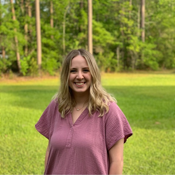 Meet your Posher, Emily - Picture 3 of 5